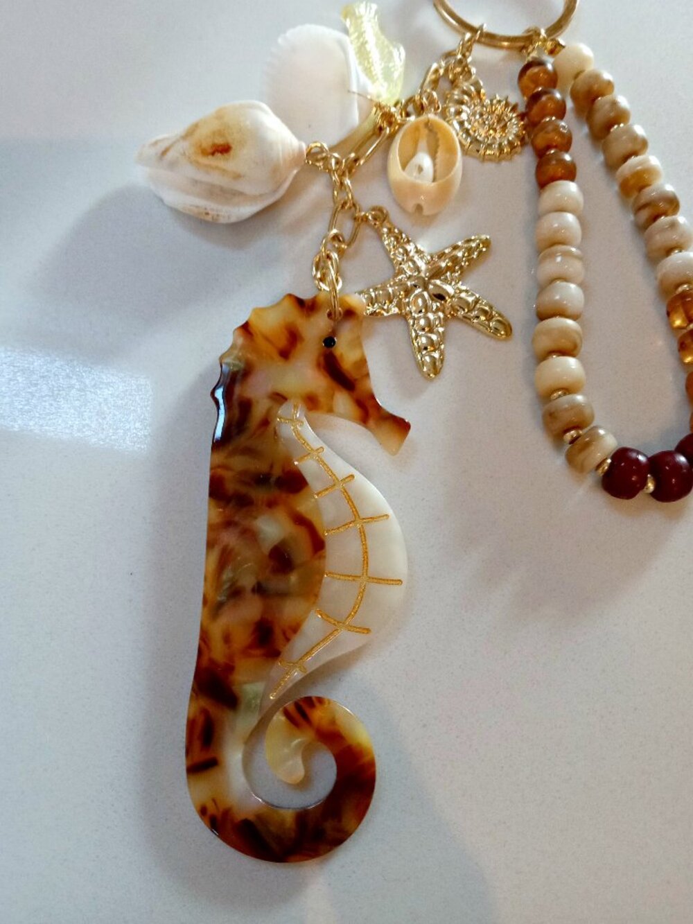 NEW! EXQUISITE TORTOISE SHELL SEAHORSE & SHELLS BAG CHARM - Picture 2 of 5